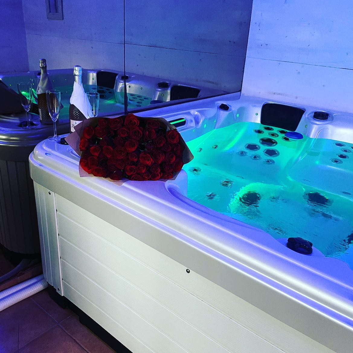 Využijte naší saunu nebo vířivku