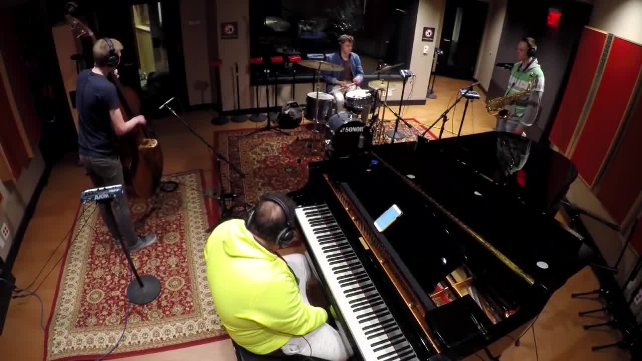 "GREEN DOLPHIN STREET" JESUS MOLINA