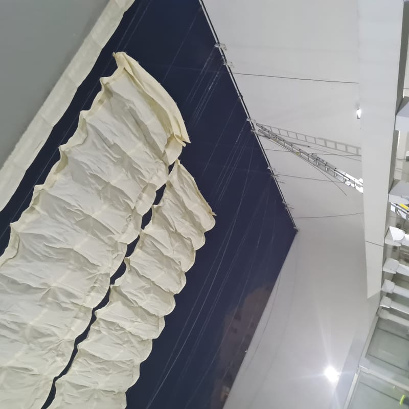 הצללה נעה / נגררת חשמלית