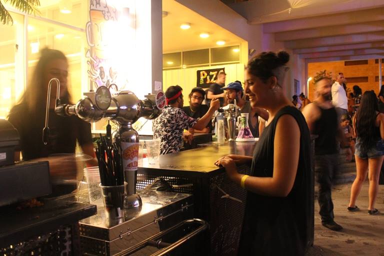 פסטיבל רוקנ'רול בחצר של מרכז הצעירים של אשדוד