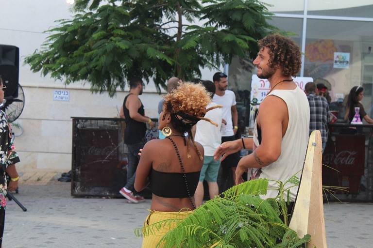 פסטיבל רוקנ'רול בחצר של מרכז הצעירים של אשדוד