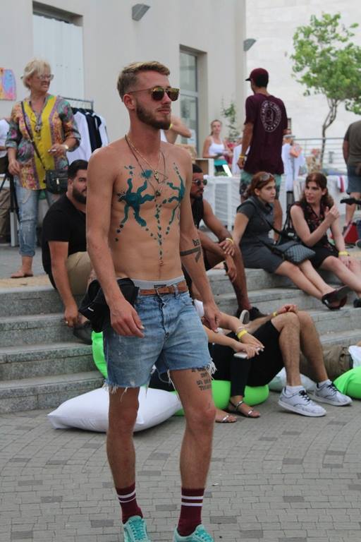 פסטיבל רוקנ'רול בחצר של מרכז הצעירים של אשדוד