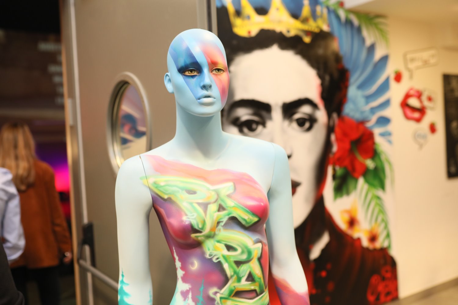 חלק מהמשחק, תערוכת אמנות רחוב