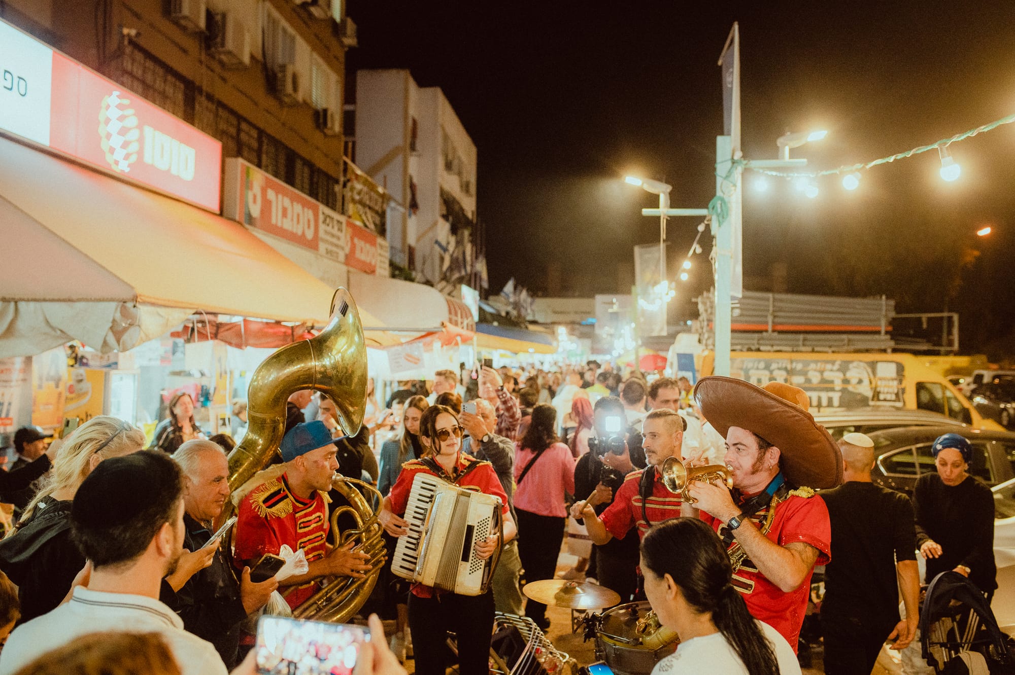 שוק ו' פעל אל תוך הלילה עם מופעי רחוב, מוזיקה, אוכל ועוד