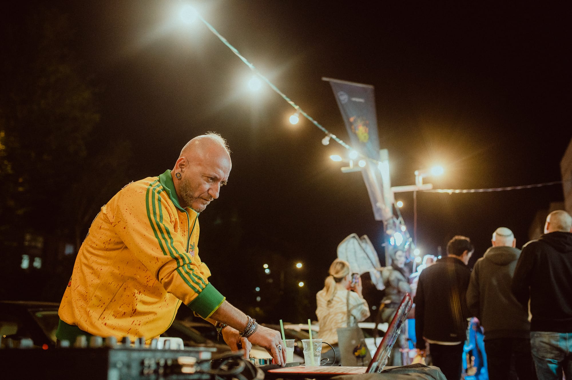 שוק ו' פעל אל תוך הלילה עם מופעי רחוב, מוזיקה, אוכל ועוד