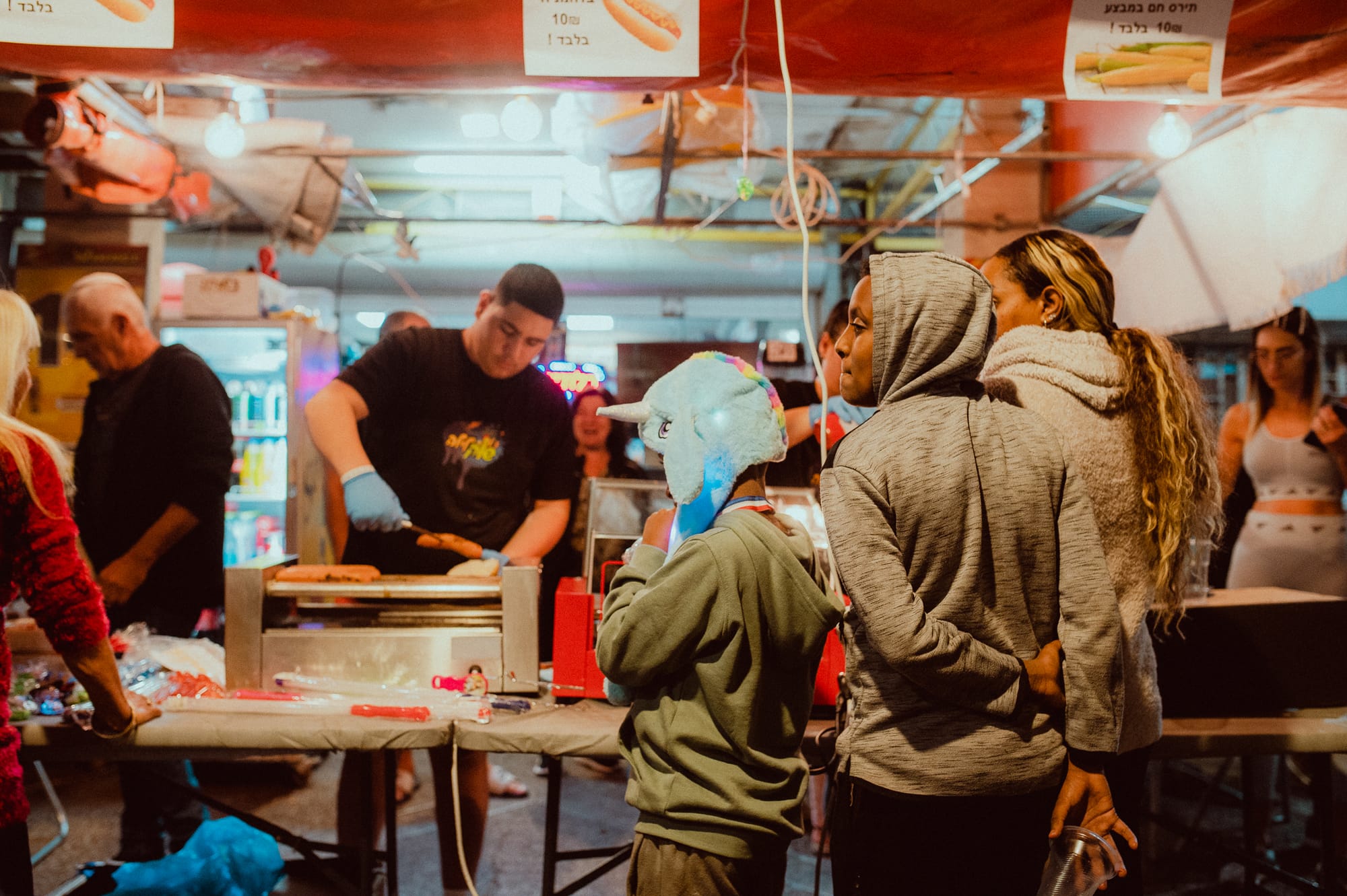 שוק ו' פעל אל תוך הלילה עם מופעי רחוב, מוזיקה, אוכל ועוד