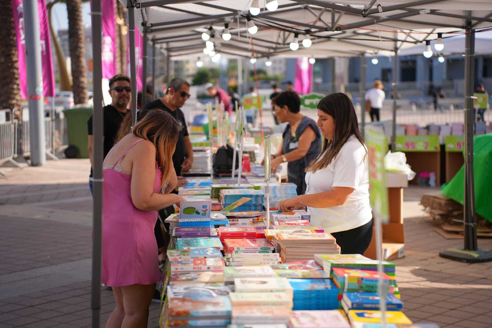 אשדוד חגגה את שבוע הספר ביריד ספרים ענק