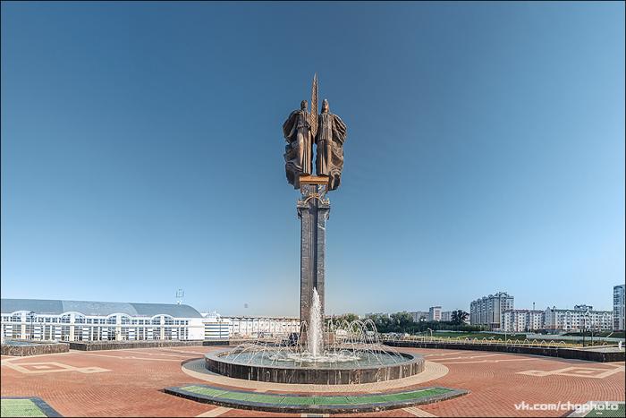 Монумент "Навеки с Россией"