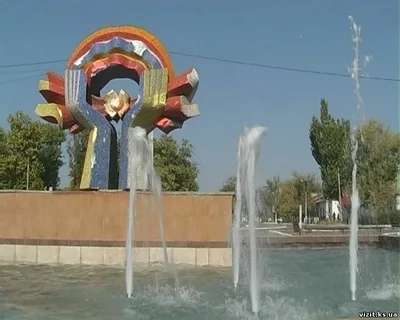 Памятник "Дружба народов" в Геническе, Херсонская обл., Украина.