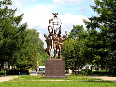Скульптура «Дружба народов»