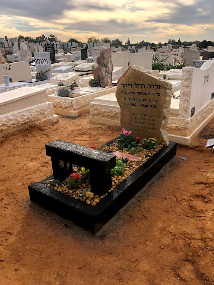 מחירי מצבות מיוחדות משולבות בזלת אותן בונה מצבות ברקת