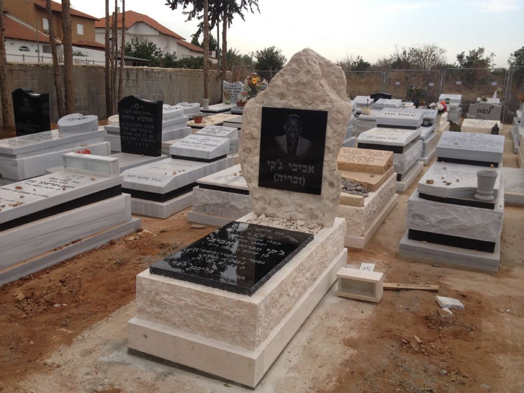מחירי מצבות מכל הסוגים אותן בונה מצבות אבן יקרה (לשעבר מצבות מצדה)