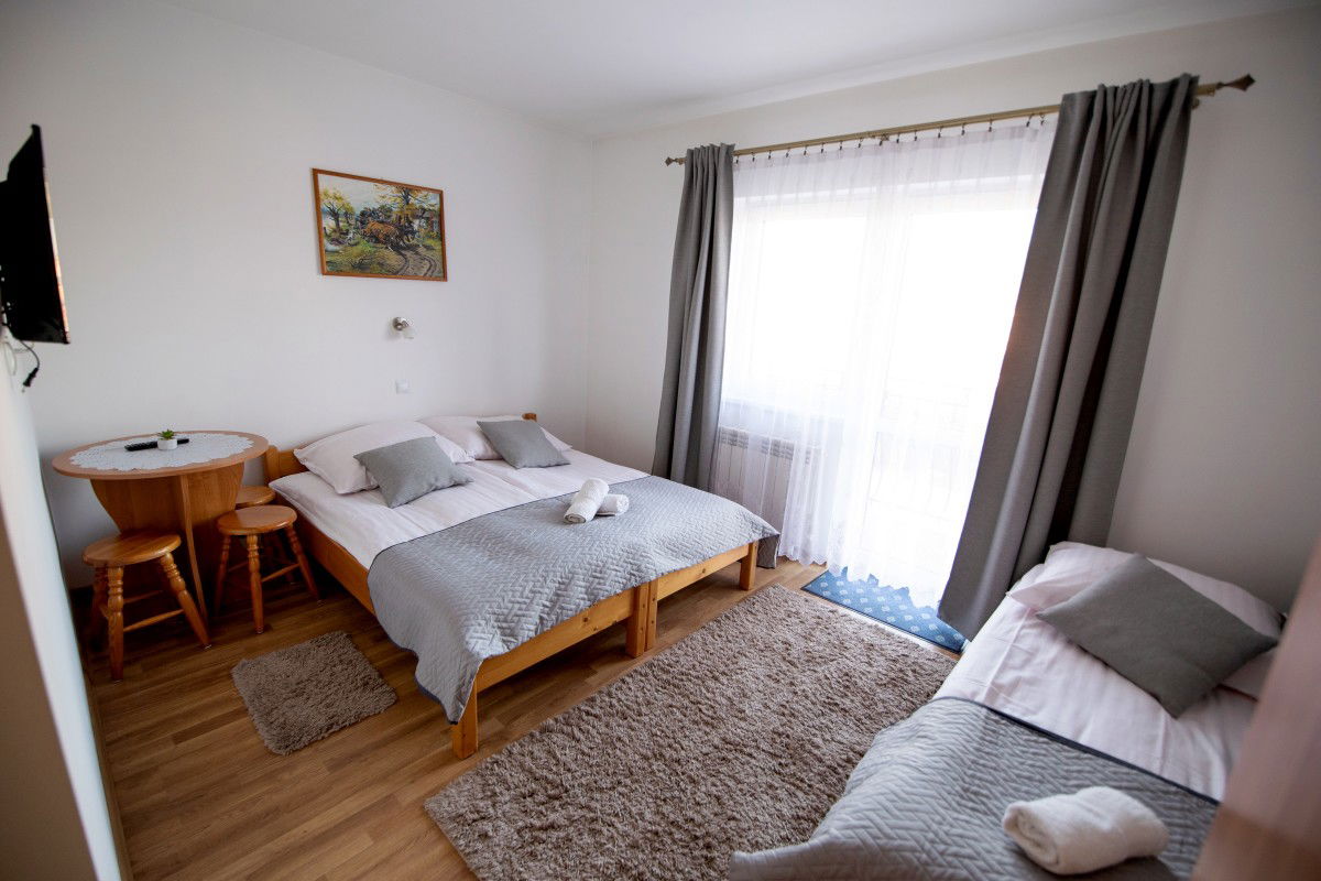 Idealny dla małej rodziny lub grupy znajomych. Stylowy i przede wszystkim wygodny pokój, który pozwala porządnie wypocząć i zaczerpnąć góralskiej natury.