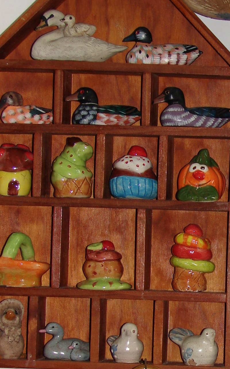 FIGURINES & ORNAMENTS