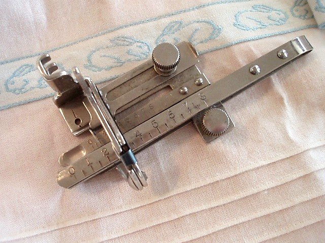 Featherweight NG Pintuck foot