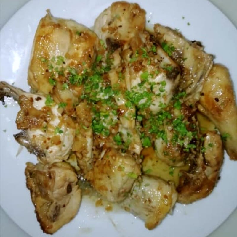 Pollo al ajillo