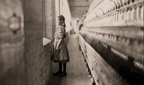 6. Niña en una fábrica textil en EE.UU. Lewis Hine.