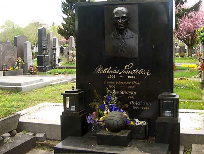 15. Tumba de Matthias Sindelar en el cementerio de Viena