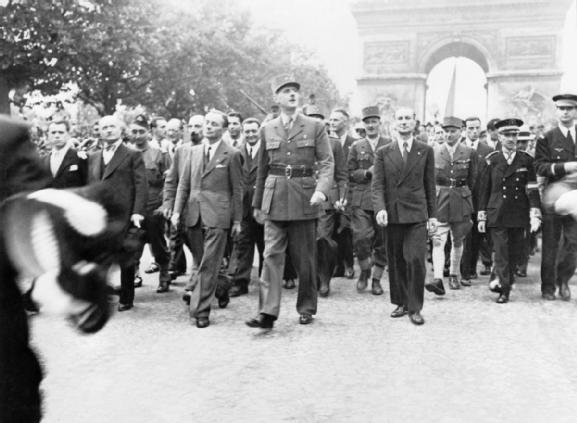 24. Llegada de Charles De Gaulle a París.