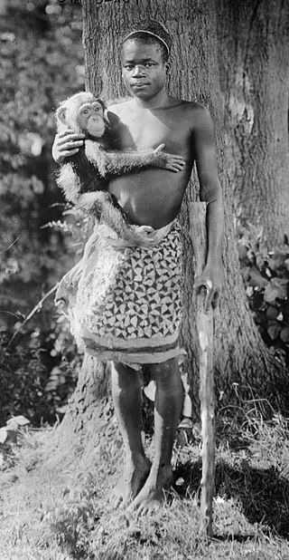 36. Ota Benga en el Zoológico del Bronx en 1906.