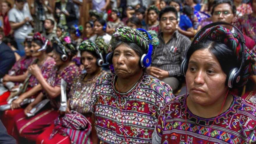 43. Mujeres indígenas ixil, víctimas de crímenes durante la dictadura, durante el juicio a Ríos Montt. Agencia EFE.