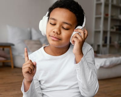 שומע היטב אך מתקשה להקשיב