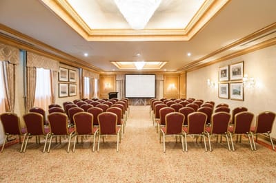 How To Find Right Function Room for Your Conference or Meeting