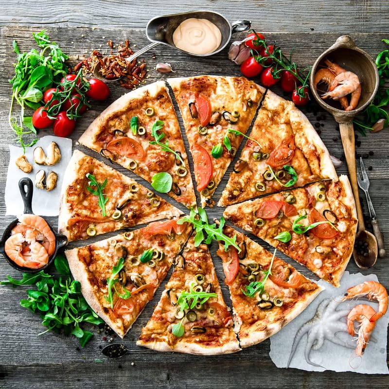 بيتزا فواكة البحر    حجم وسط