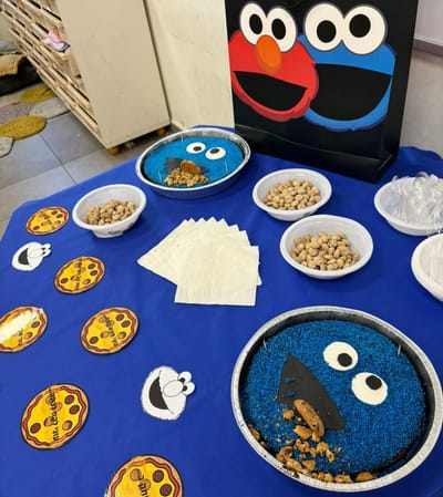 עוגיפלצת מגיע לבקר!