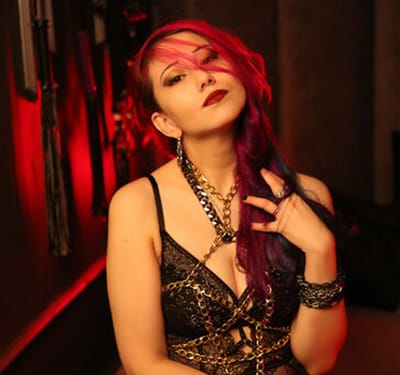 Quality Escorts in Mahipalpur in five star Hotel Rooms