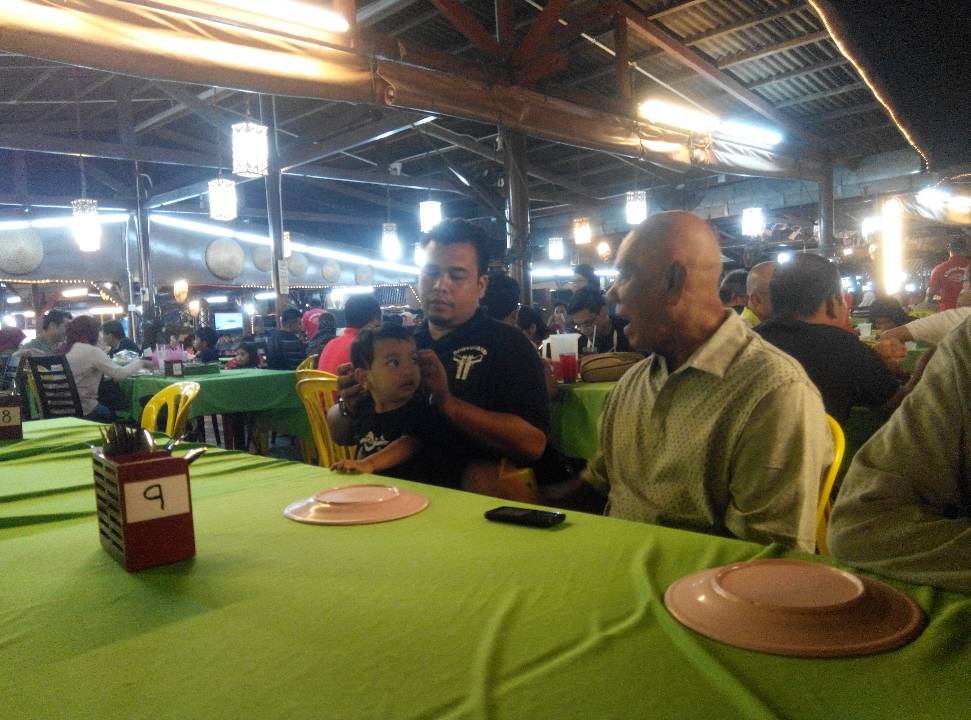 Restoran makanan laut di Senibong, JB