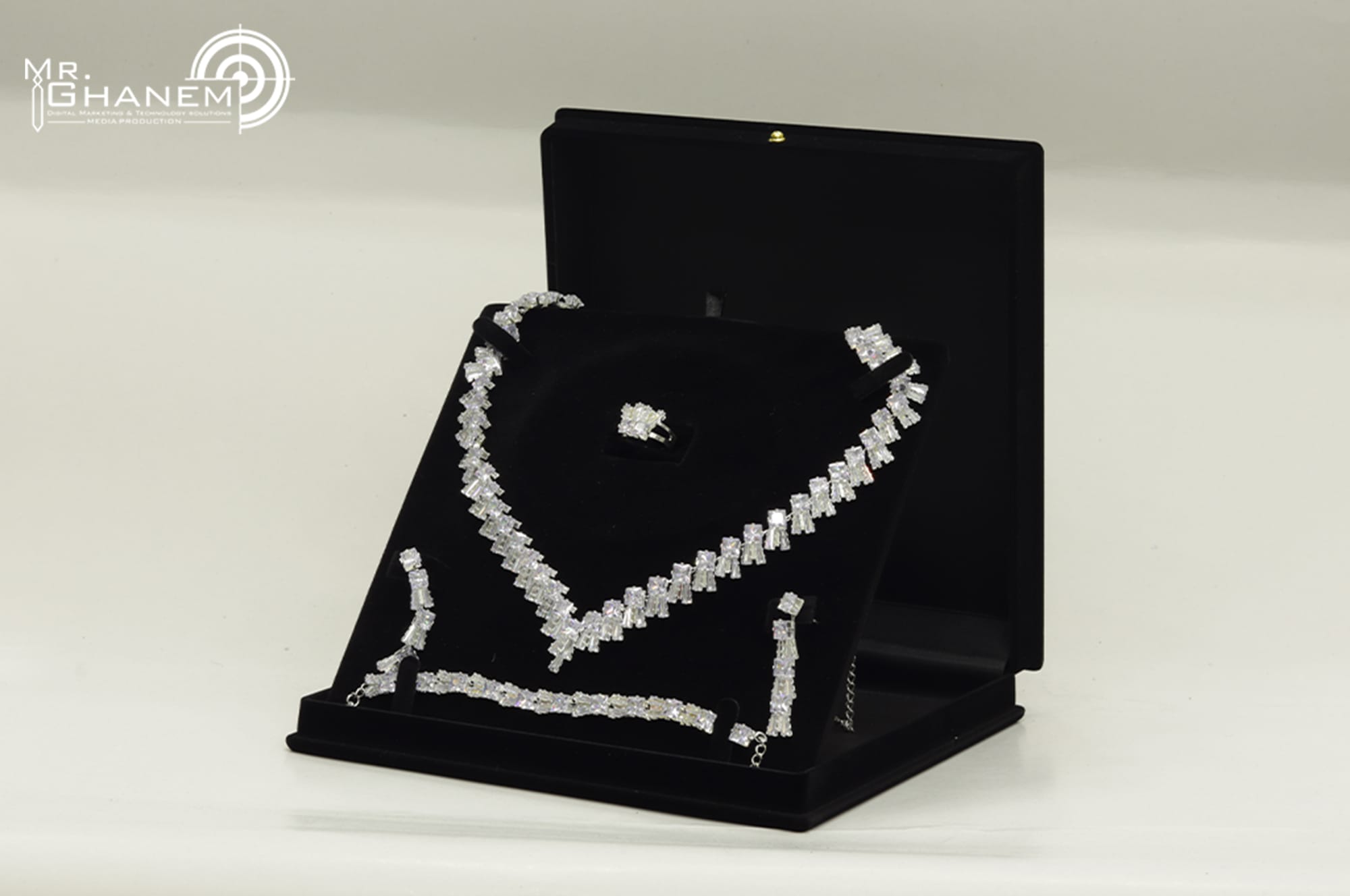 ألبسة و إكسسوارات 