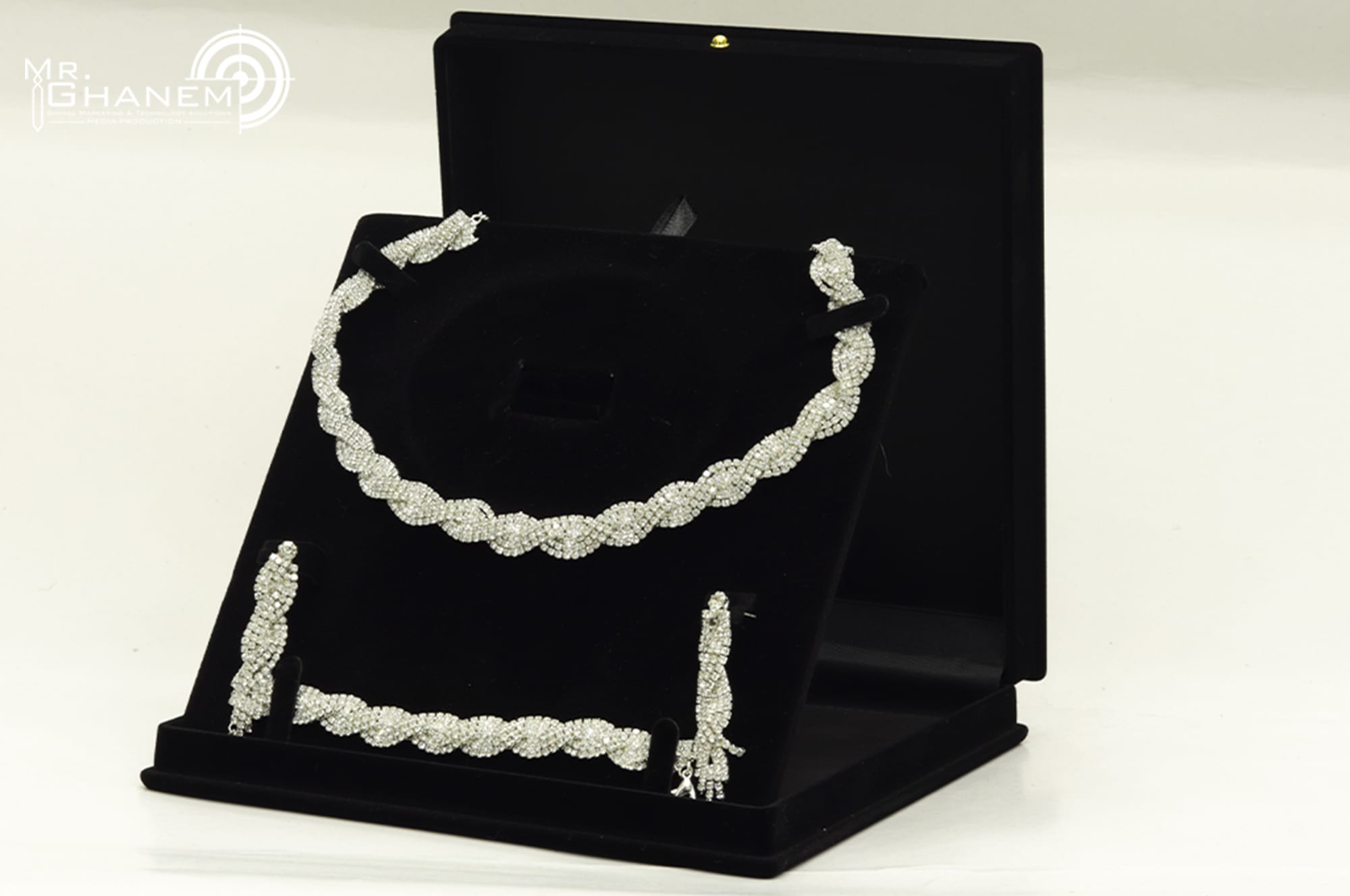 ألبسة و إكسسوارات 