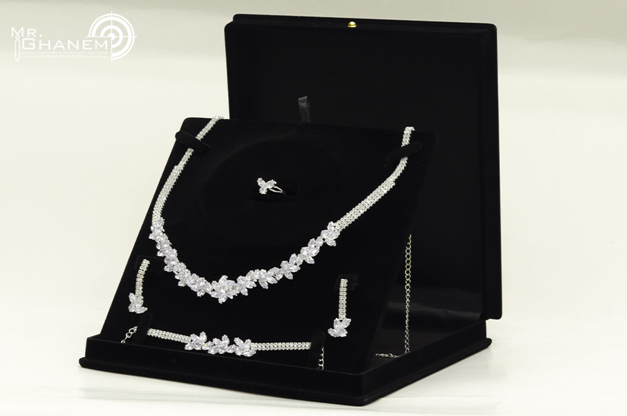 ألبسة و إكسسوارات 