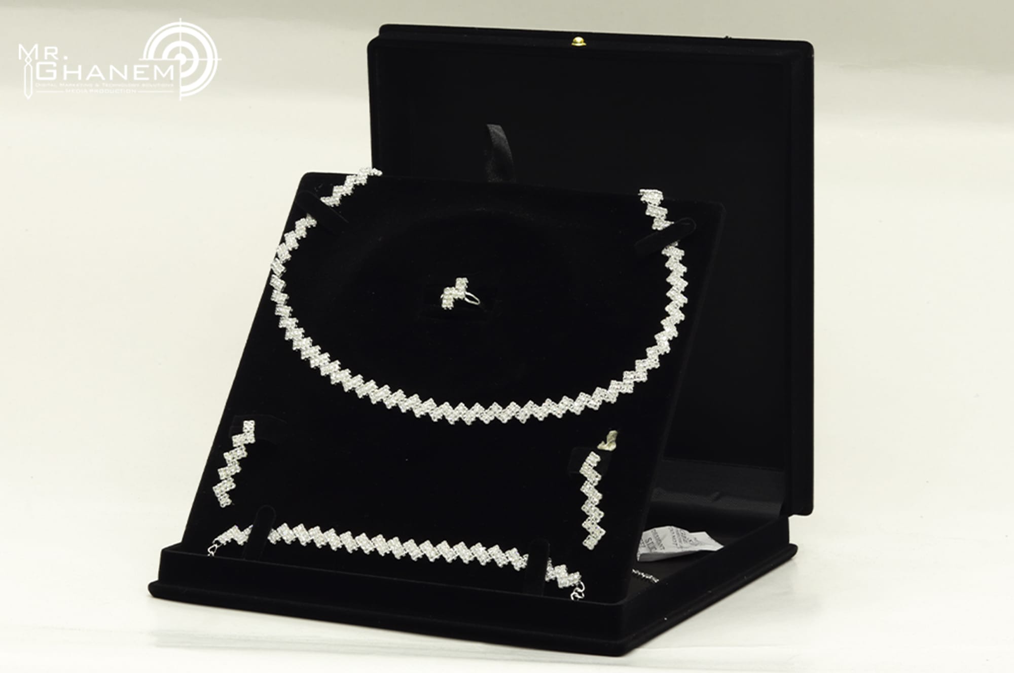 ألبسة و إكسسوارات 