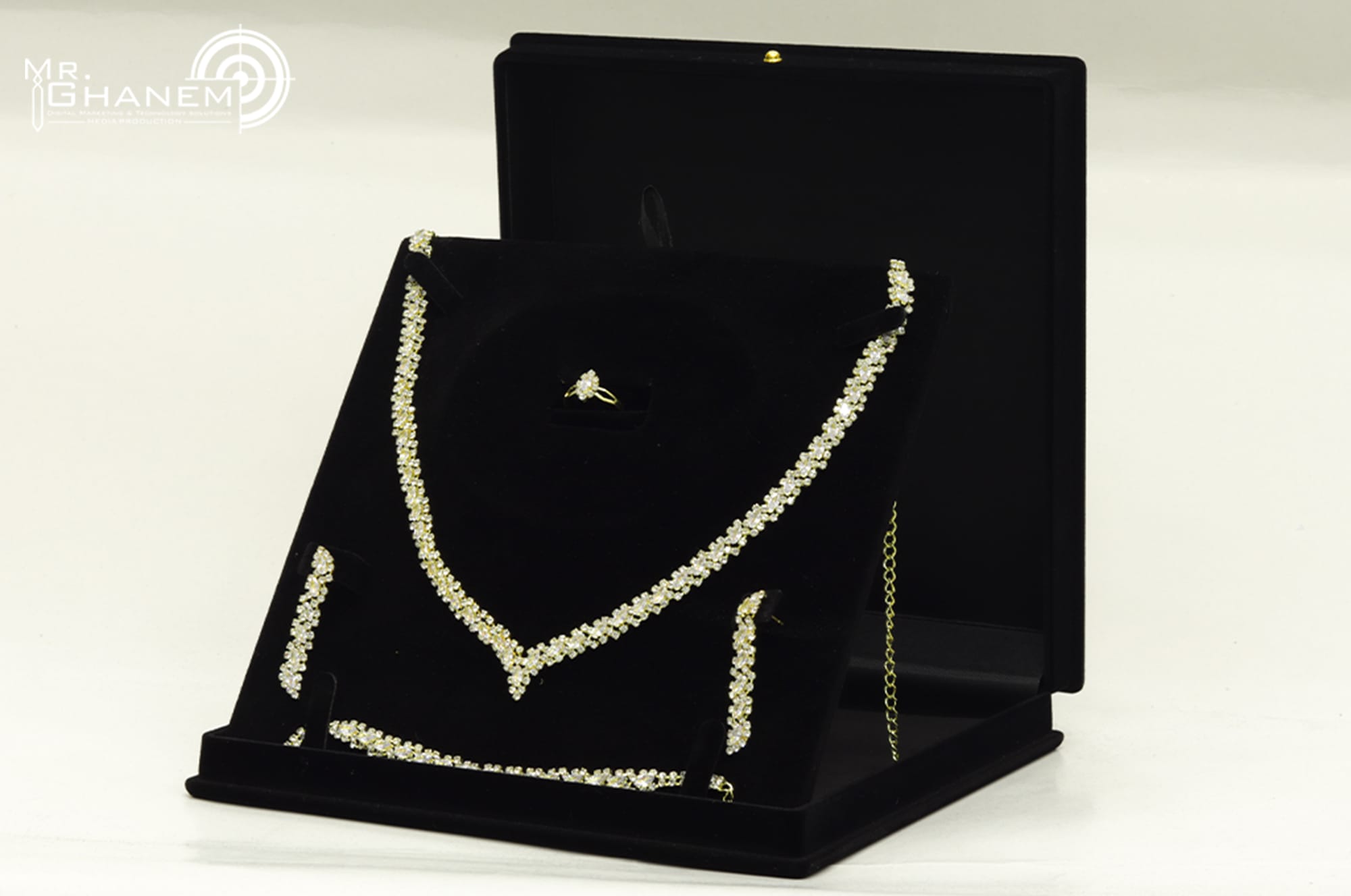 ألبسة و إكسسوارات 