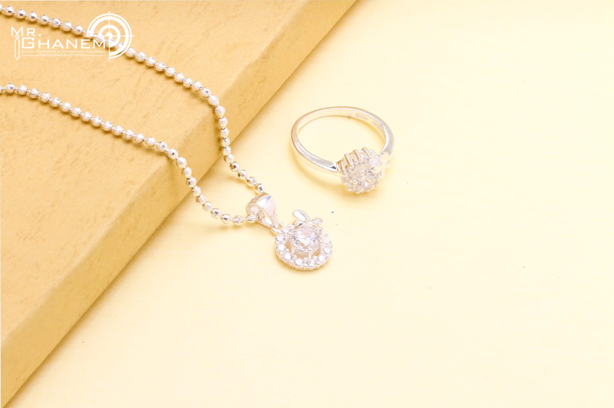 ألبسة و إكسسوارات 