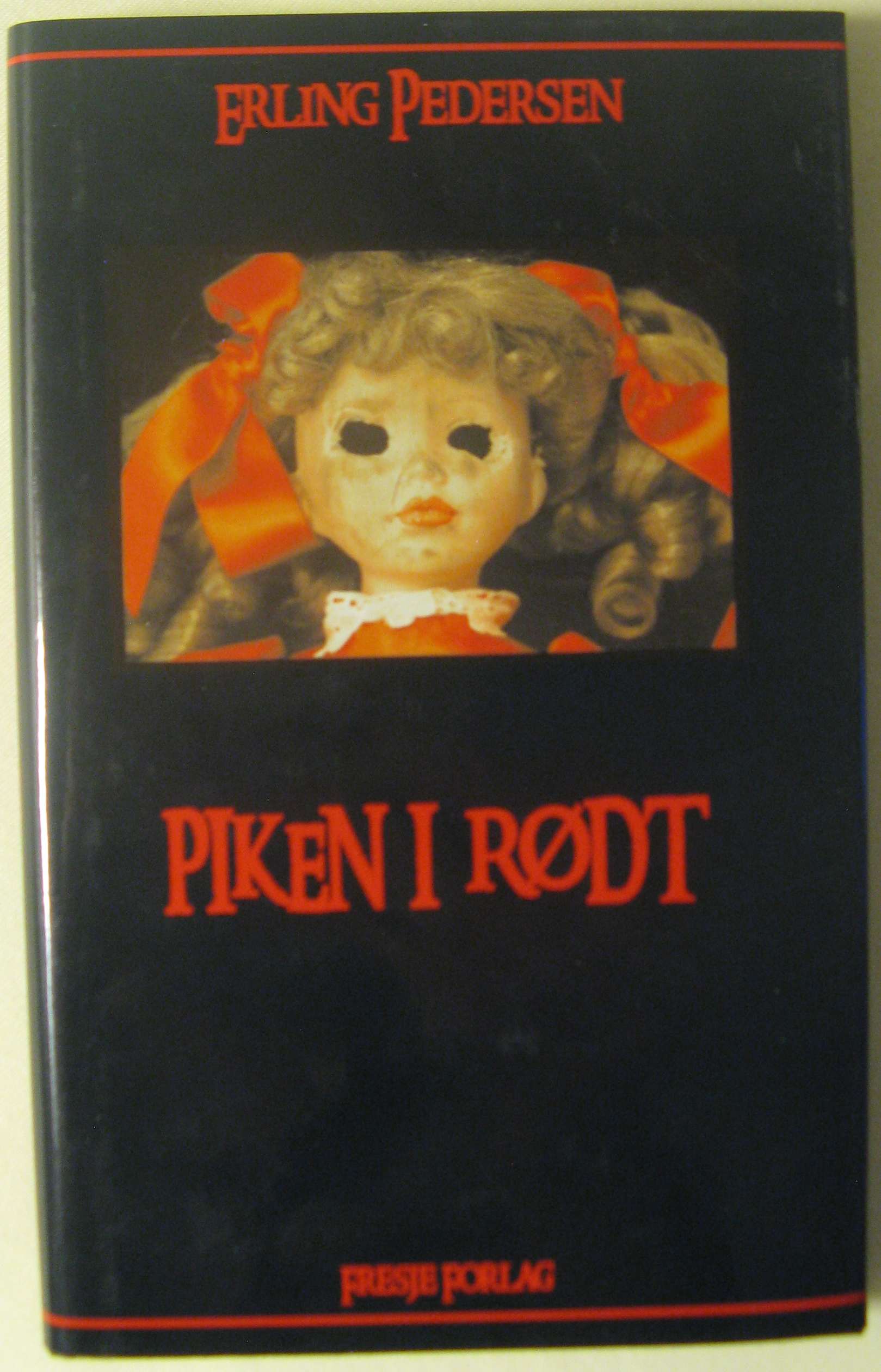 Piken i rødt, 2005