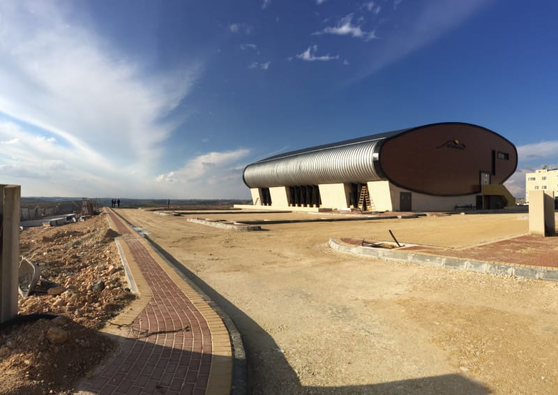 מיתרים - אולם ספורט ותרבות