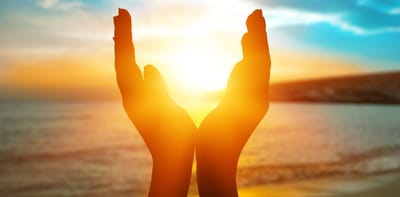 ¡Bienvenido, verano!

Solsticio de verano del 21 de diciembre de 2021: significados astrológicos y los 4 elementos
El solsticio de verano ocurre el 21 y 22 de diciembre en el hemisferio sur. La relación del Sol con los signos y los 4 elementos.