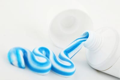 kem danh rang co tac dung gi khi boi len mat