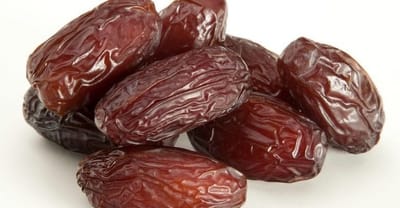 سنة التحنيك بالتمر وقت الطهور image