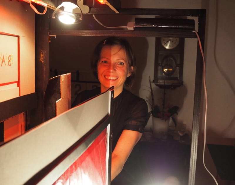 Eiffelturm zu verkaufen - Das Papier Theater -