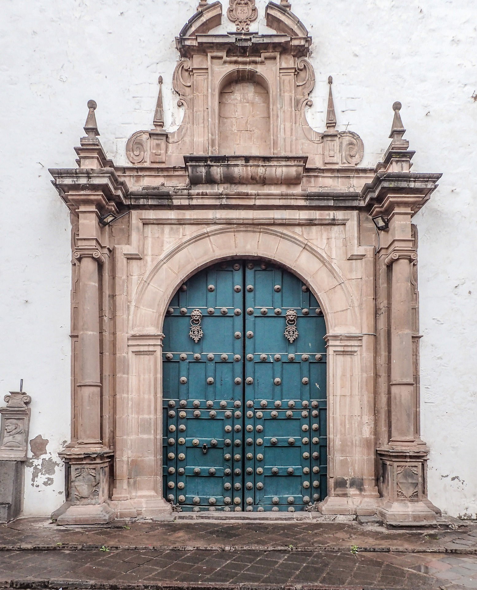 Santa Rita intercede pela vida eterna de seus gêmeos ainda vivos e entra milagrosamente no convento com as portas fechadas