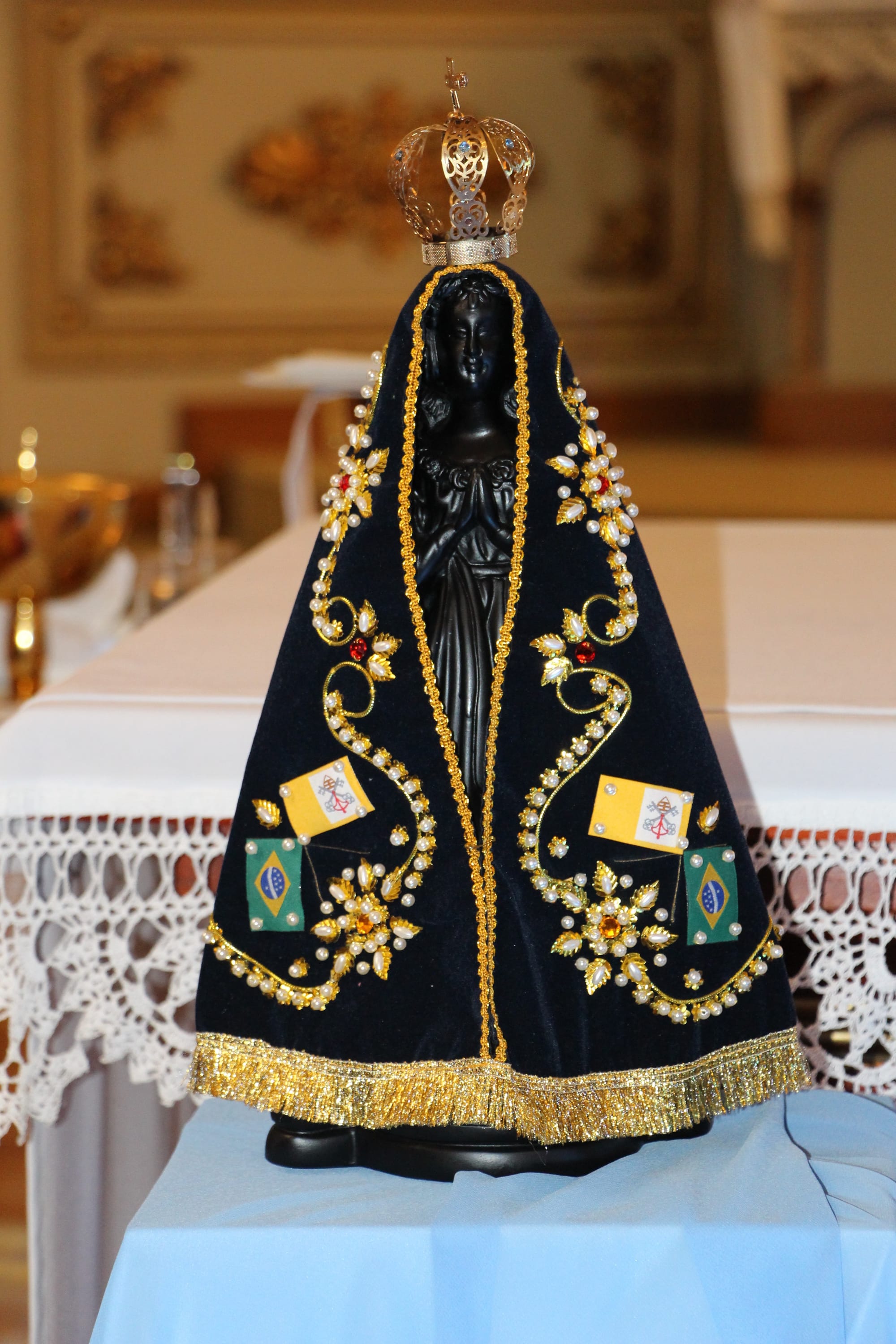 The first seven miracles of Our Lady of Aparecida. Queen and patron saint of Brazil