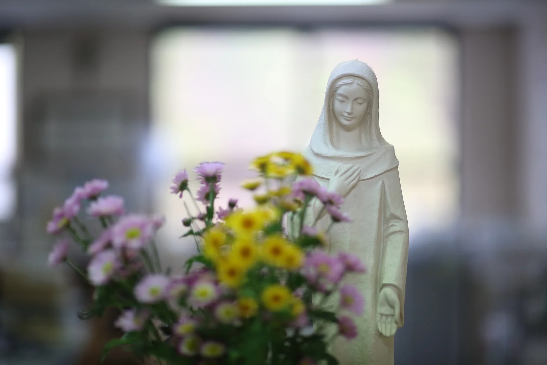 Our Lady of Silence, Saint Joseph and Saint John the Evangelist appear in Ireland in gratitude for the 100 masses that a priest prayed for the souls in purgatory