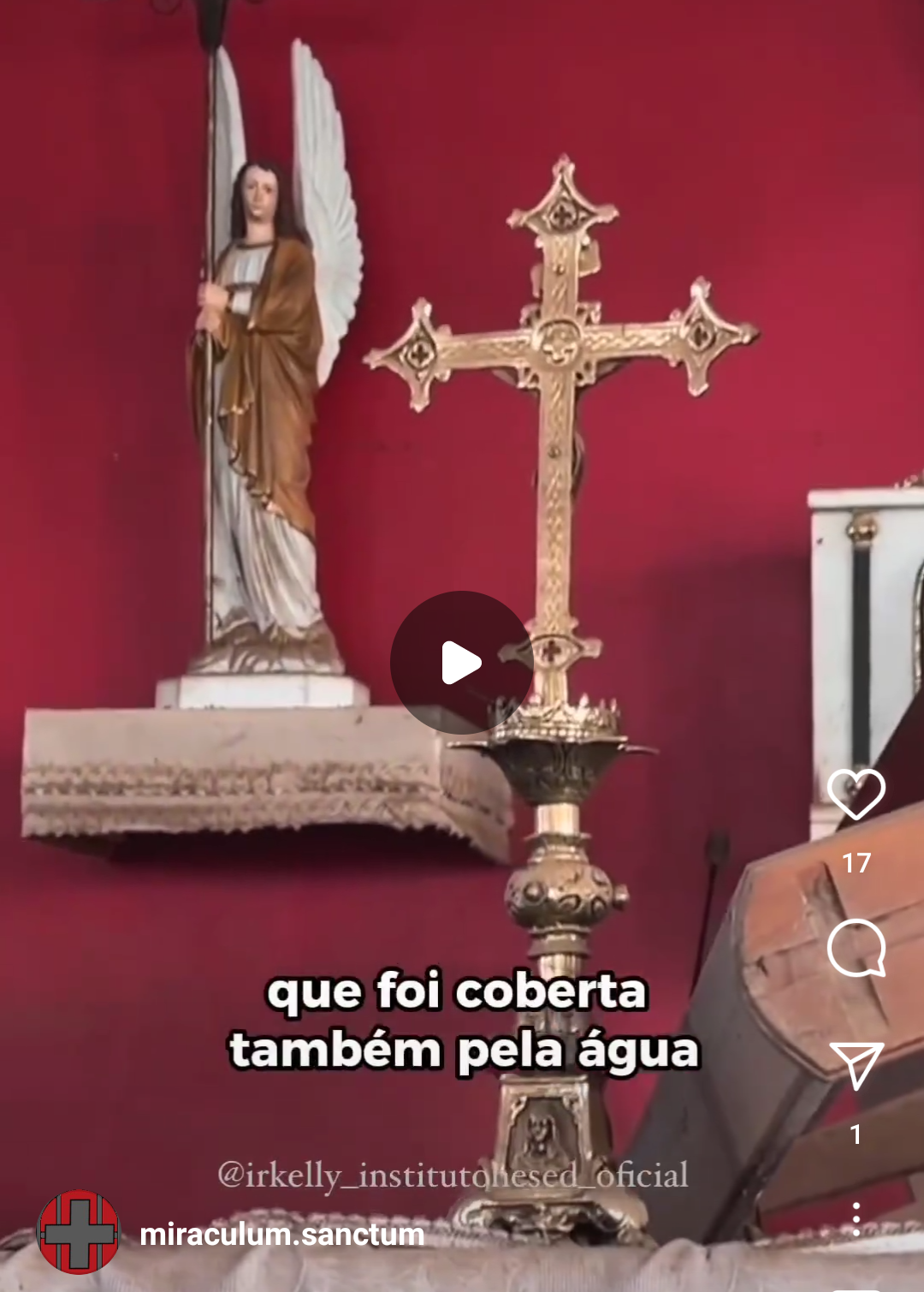 A 3-meter-high flood hit a chapel in Rio Grande do Sul, but it didn't wet any bibles and didn't move a single image or crucifix, turning over and destroying everything else around it