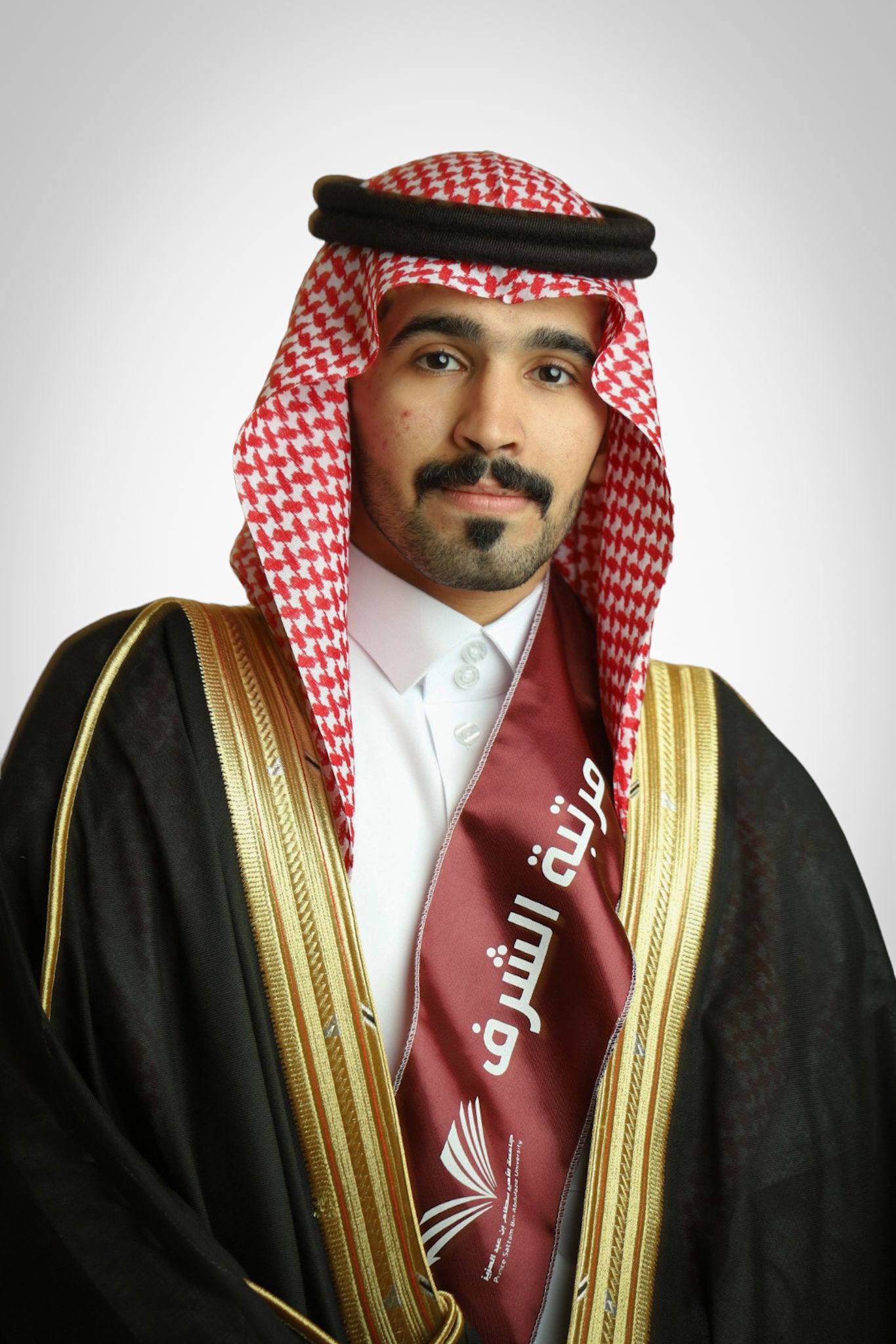 خريجيين كلية الصيدلة