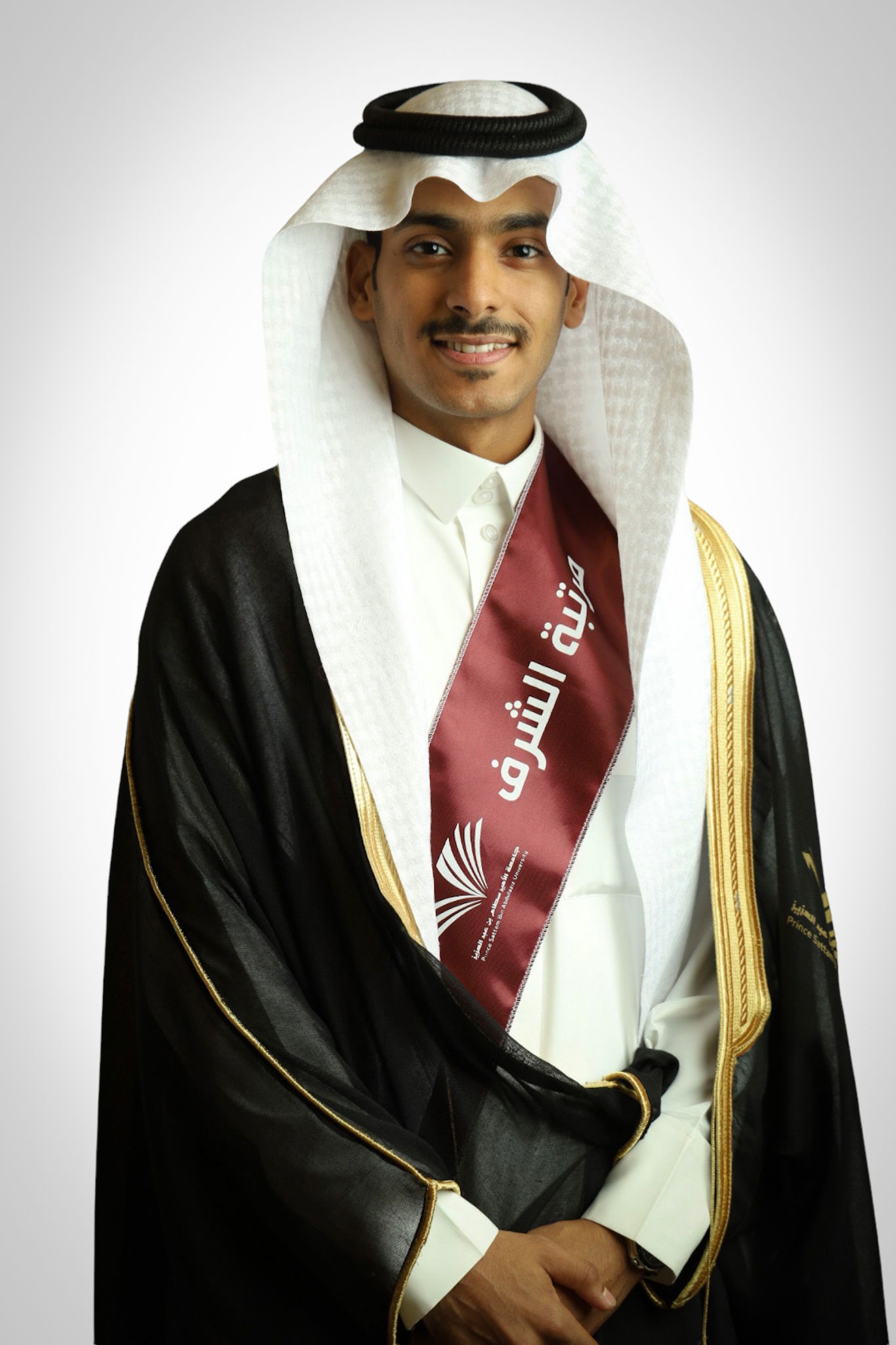 خريجيين كلية الصيدلة