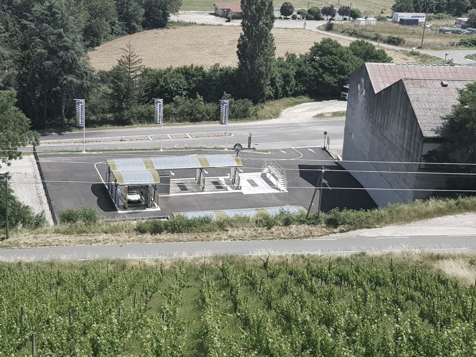 STATION DE LAVAGE A TRELINS DANS LA LOIRE